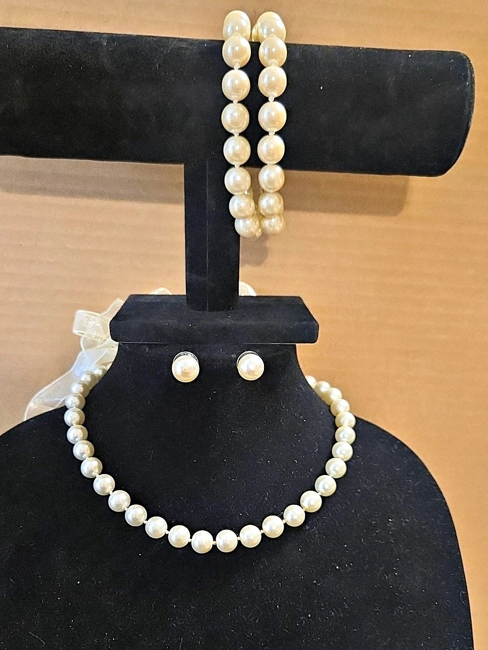Pearl-Style Jewelry Set (Earrings, Bracelet & Necklace) White & Silver Like New!